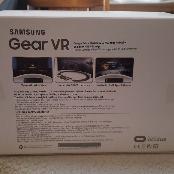 New in Box Samsung Gear VR Powered by Oculus Virtual Reality Headset SM-R323 - Picture 3 of 8
